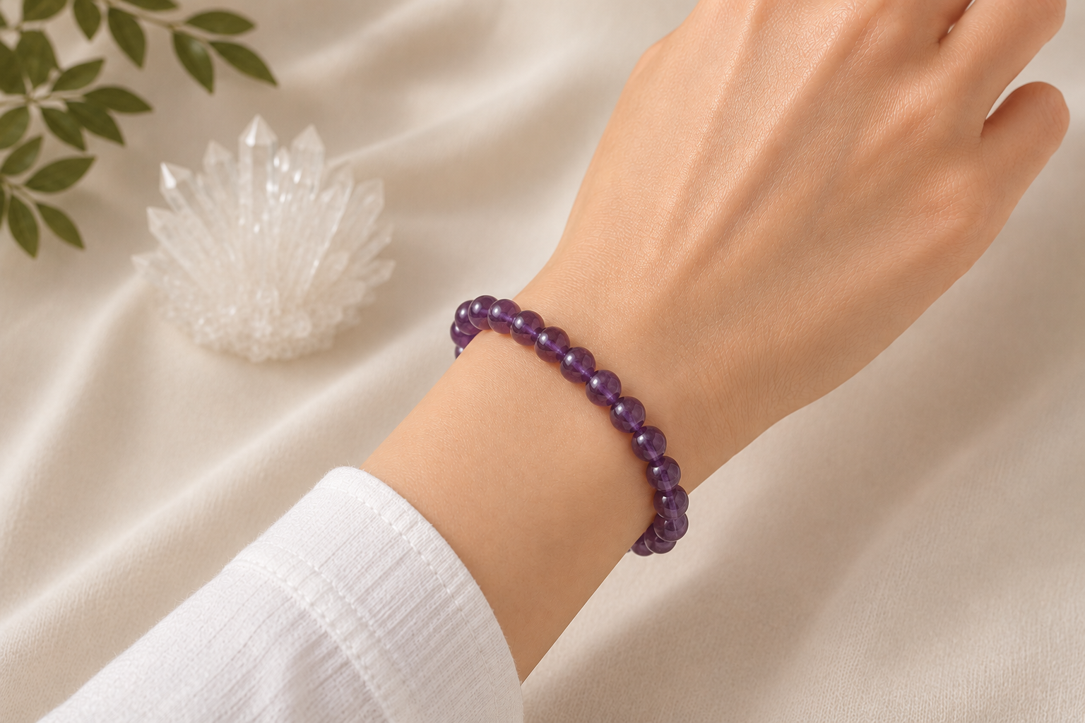 Mixed size bracelet on hand